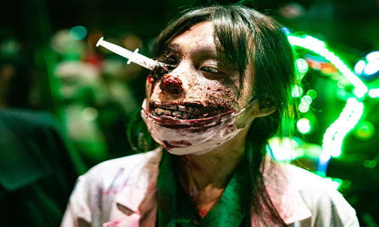 Postbild The Walking Dead den populara zombie serien Handlingen borjar med att Rick Grimes - The Walking Dead - den populära zombie-serien